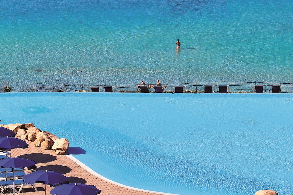 Colonna Grand Hotel Capo Testa 45/50