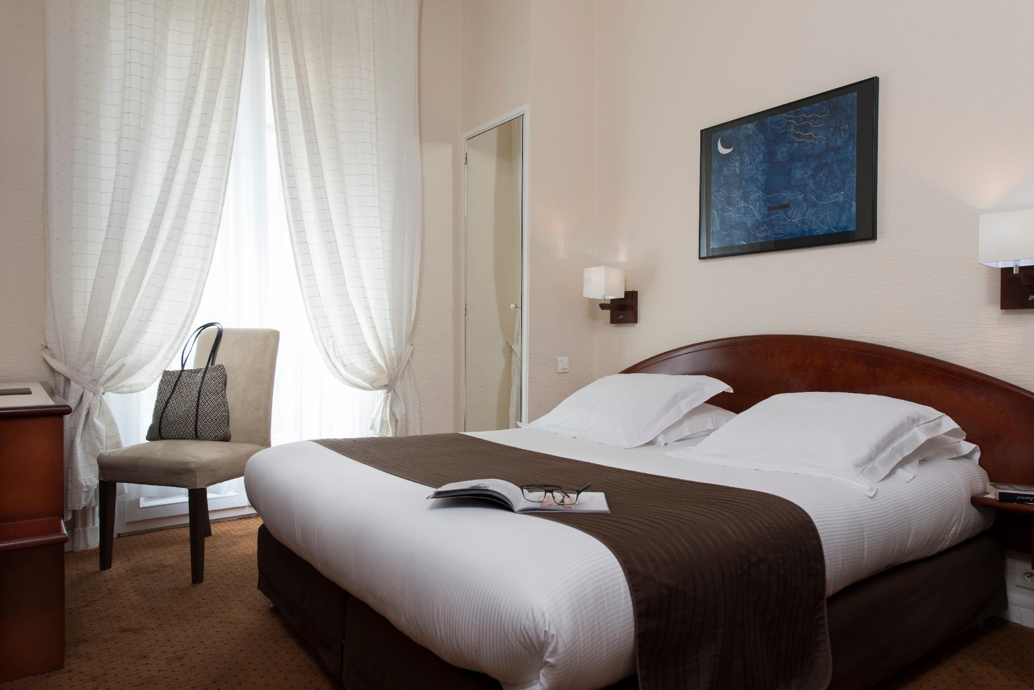 ROOM, DOUBLE BED