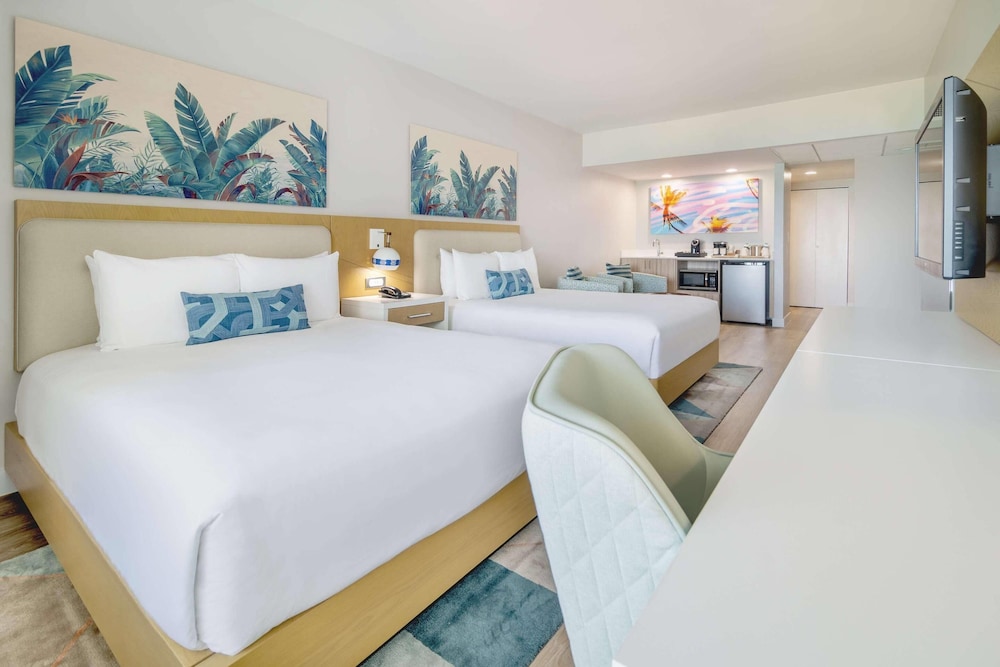 JUNIOR SUITE, 2 QUEEN BEDS, OCEAN FRONT, BALCONY