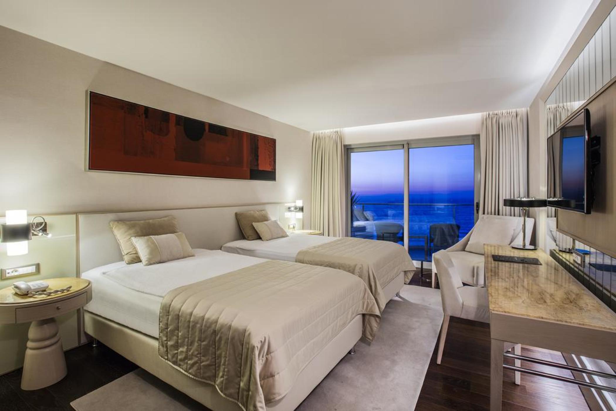 Charisma de Luxe Hotel