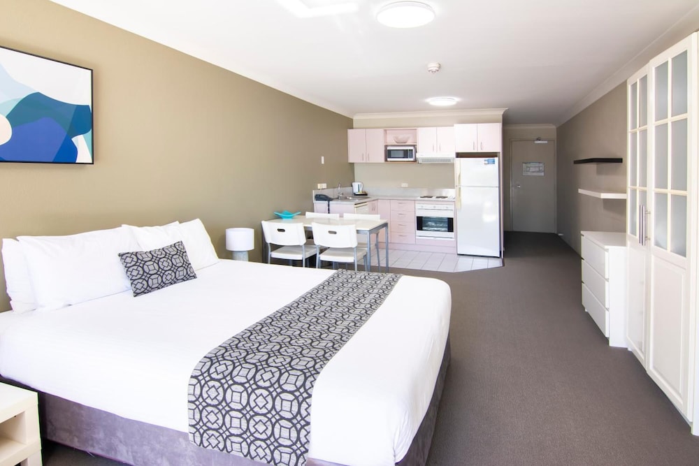 Horizons Lake Jindabyne 23/80