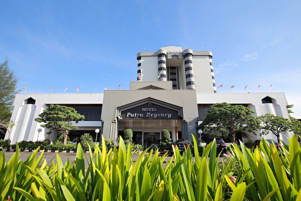 The Putra Regency Hotel 7/22