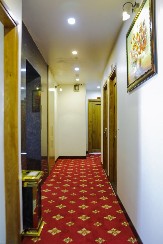 The Airport Hotel 4/47