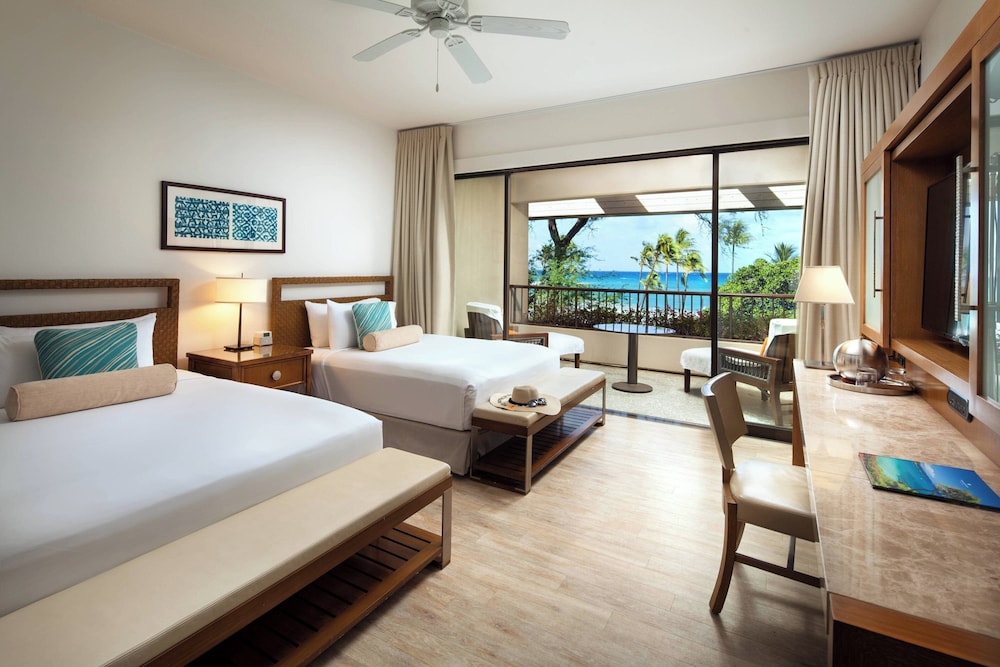 Renovated, 2 Queen Beds, Beach Front, Balcony