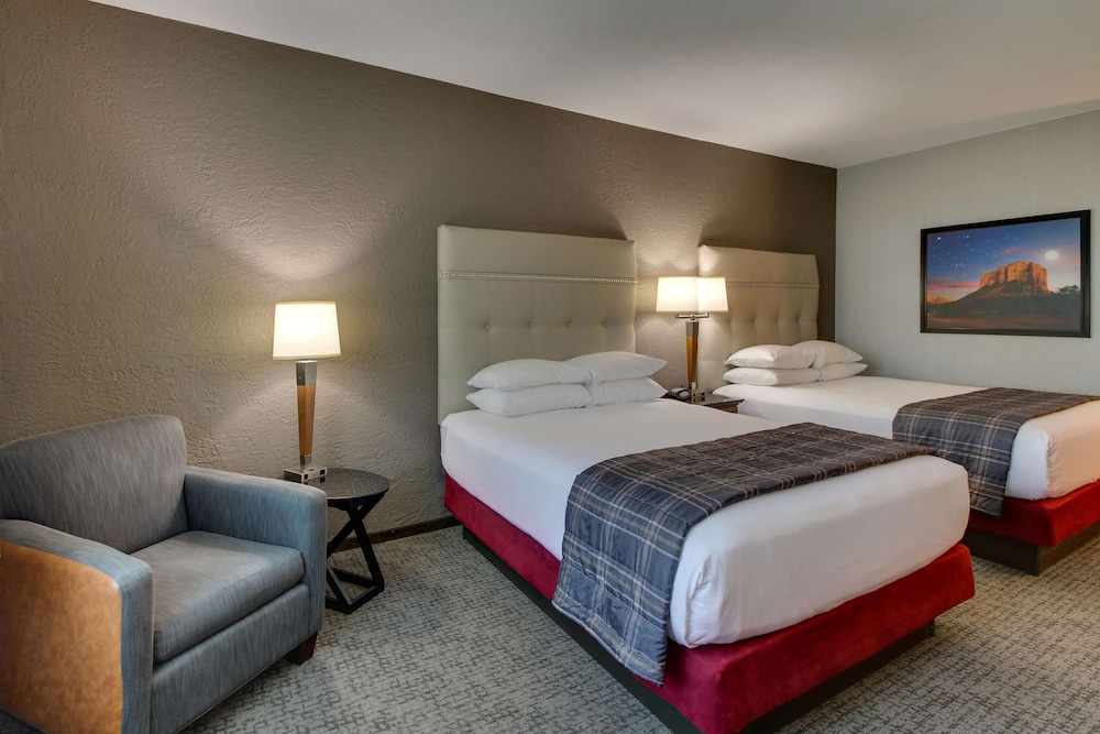 Drury Inn and Suites Phoenix Happy Valley 15/50