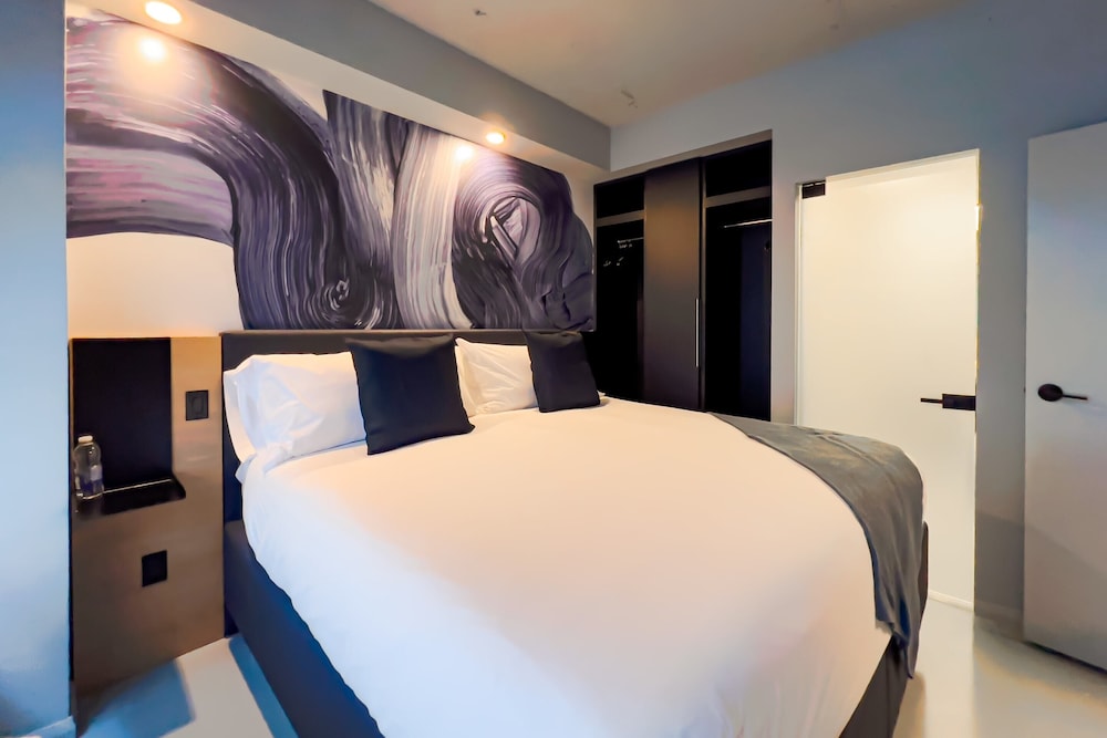 Pierce Boutique Apartments 34/73