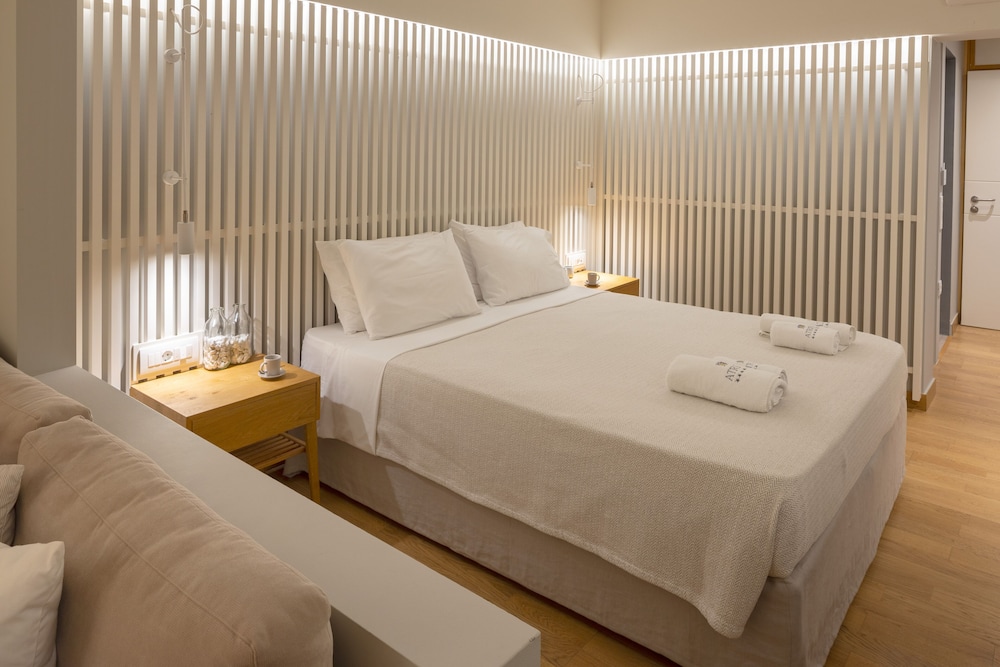 Junior Suite, Queen and Twin Beds, Sea View, Shared Pool, 2 Sofa