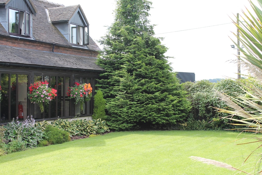 Oak Farm Hotel 3/40