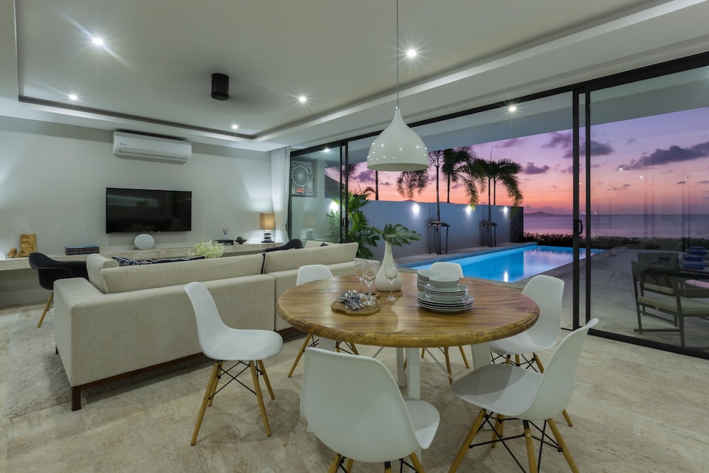 SKYE BEACH HOTEL 39/50