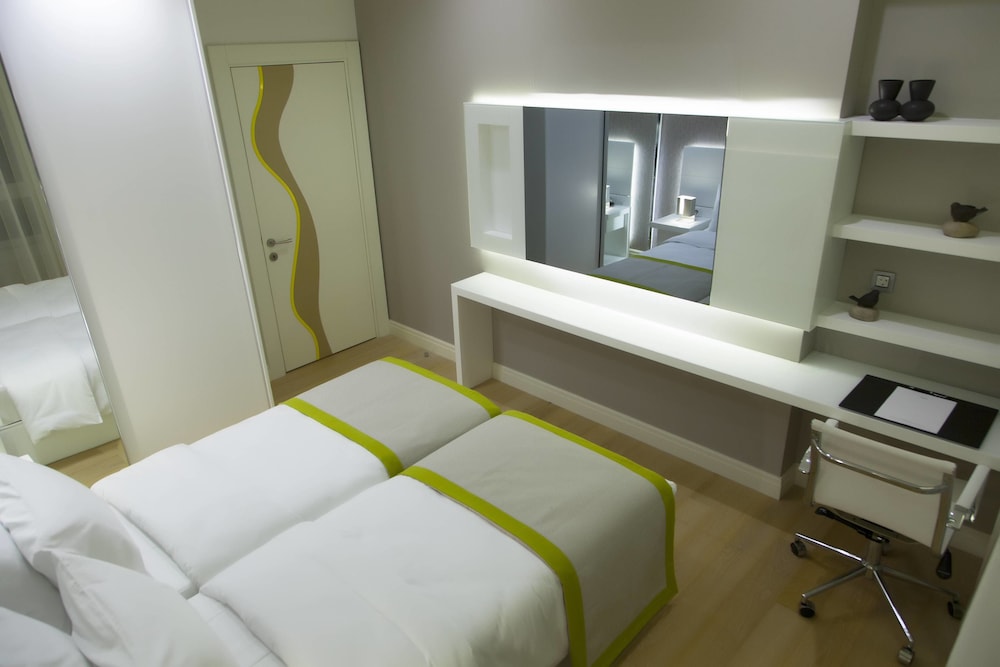 شقة بريميوم بسرير كوين وسريرين فرديين بإطلالة على المدينة بغرفتي نوم بمطبخ، The Leos Residence 2/7