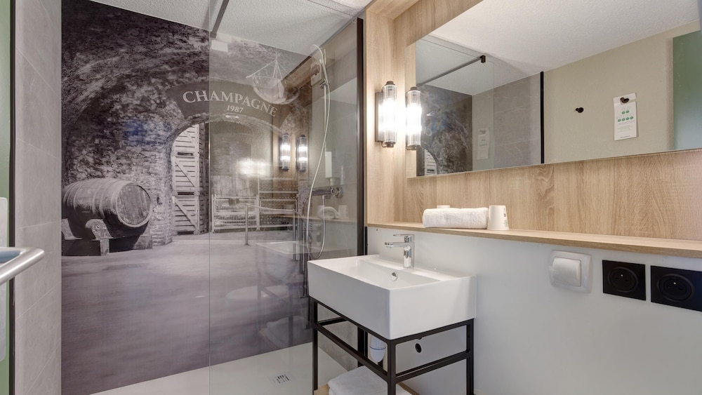 Campanile Epernay Dizy 64/64