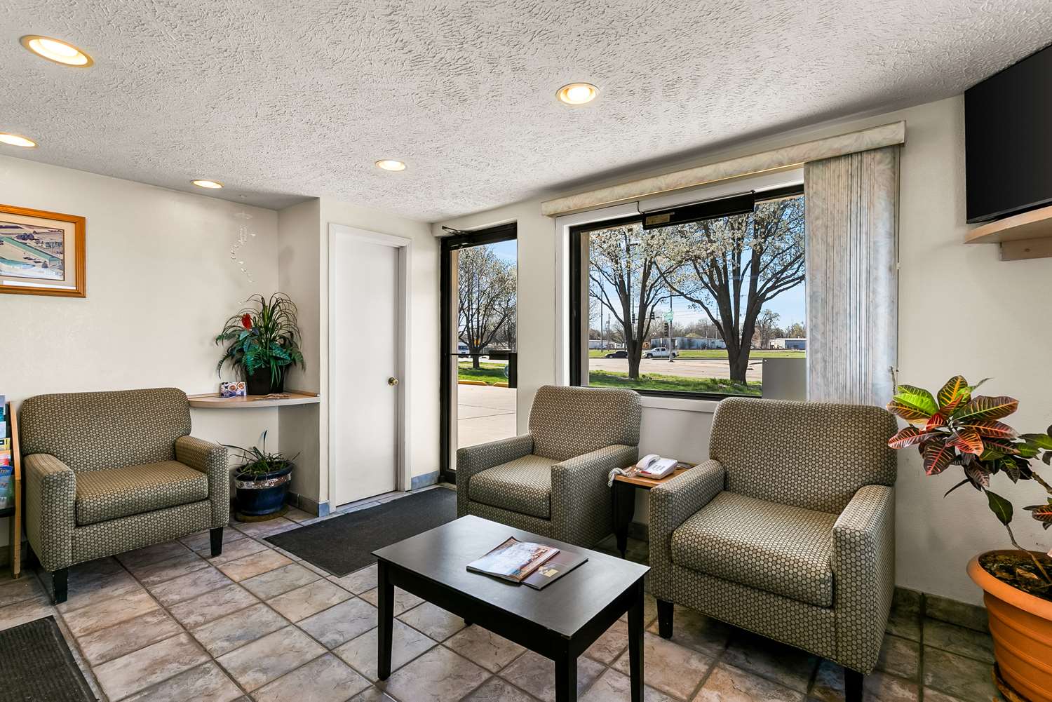 Americas Best Value Inn Lincoln 19/34