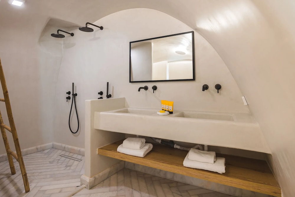 Mini, Suite, Quadruple, Queen Bed, Caldera View, Sofa, Plunge Pool، Rocabella Deluxe Suites And Spa 10/10
