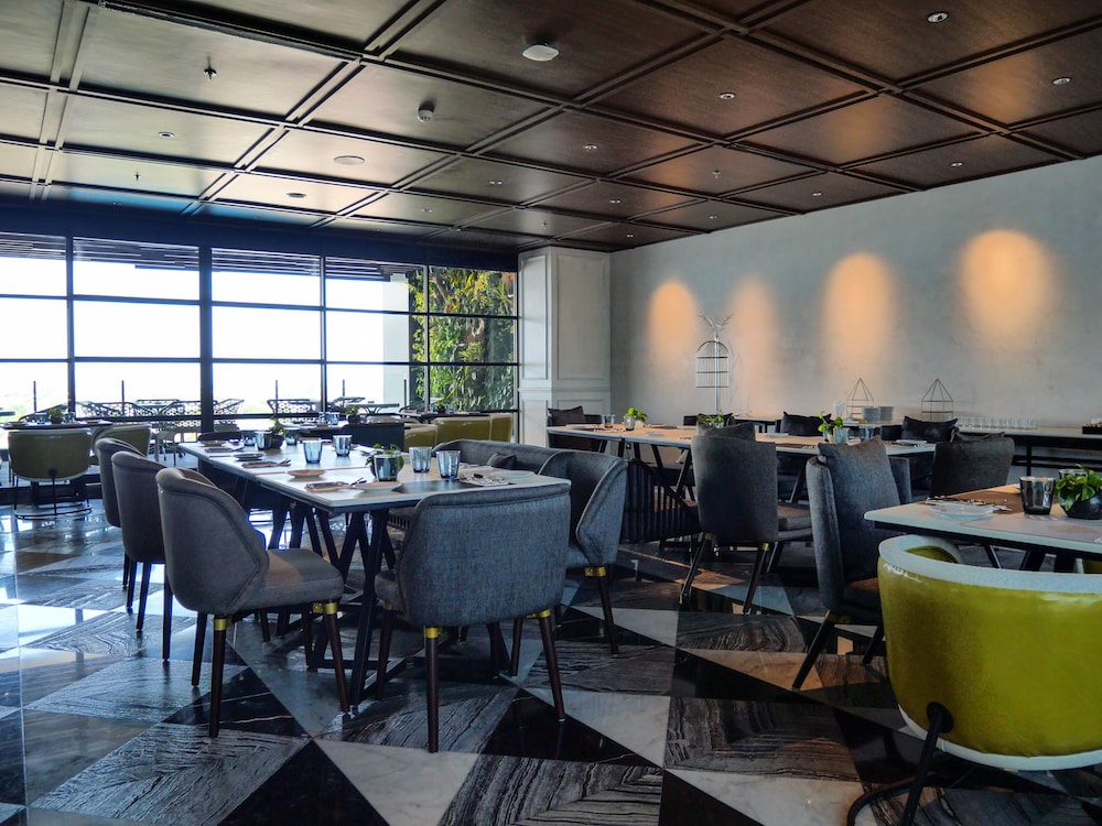 Movenpick Surabaya City 41/68