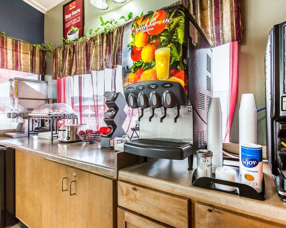 Econo Lodge Inn & Suites Yreka, CA 27/50