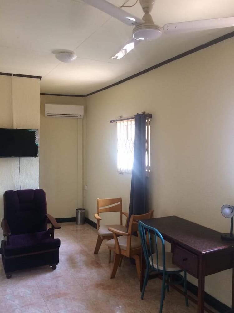 Inn-Syde Guest House 12/18