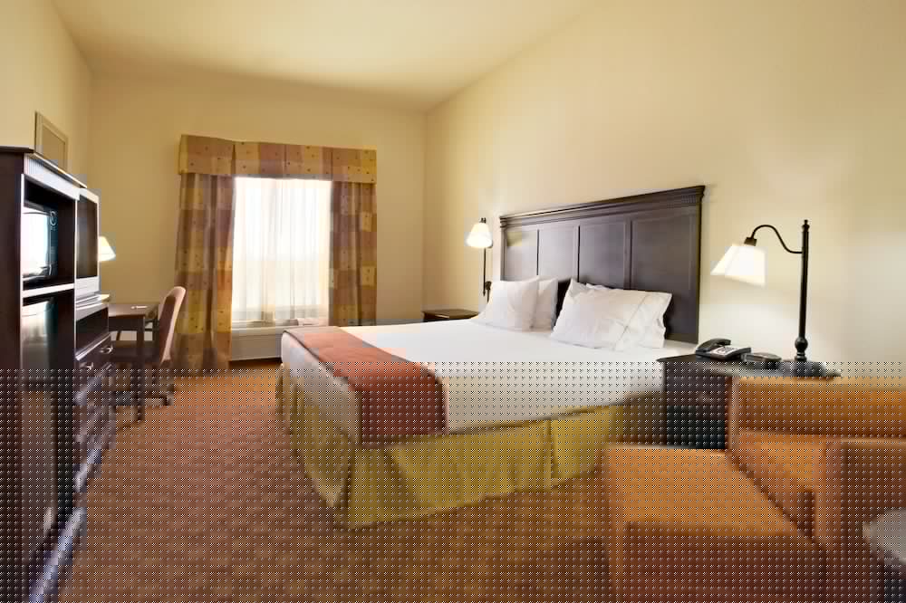 Holiday Inn Express Hotel & Suites Sweetwater 15/47
