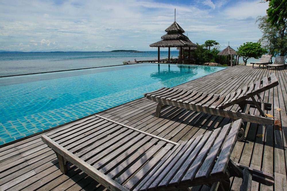 KOH MUNNORK PRIVATE ISLAND 23/50