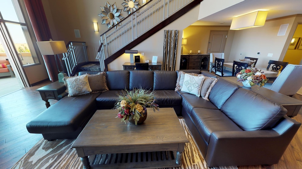 Clubhouse Hotel Fargo 12/36