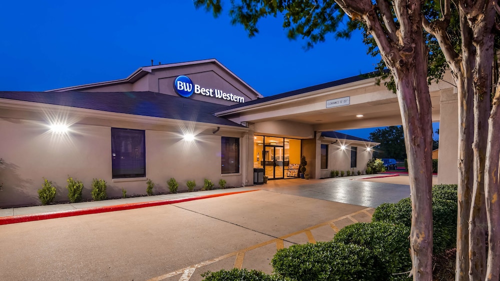Days Inn by Wyndham Round Rock 3/43