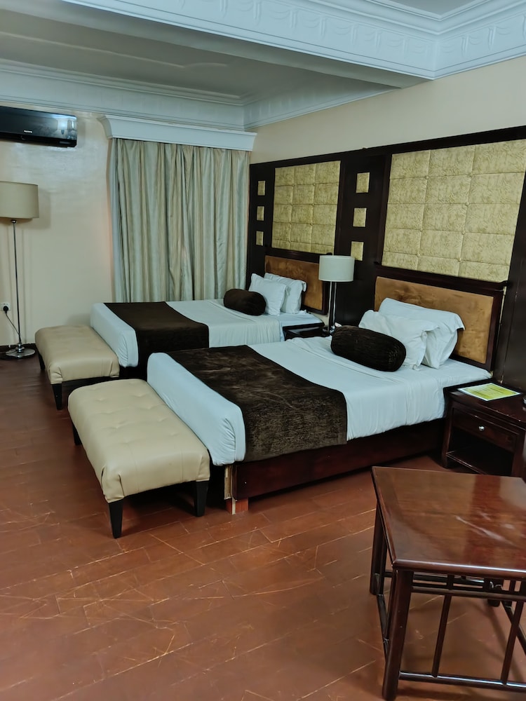DELUXE, TWIN BEDS, CITY VIEW