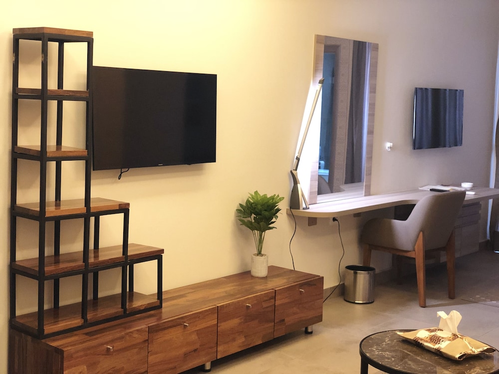 Roots Hotel Apartment 26/39