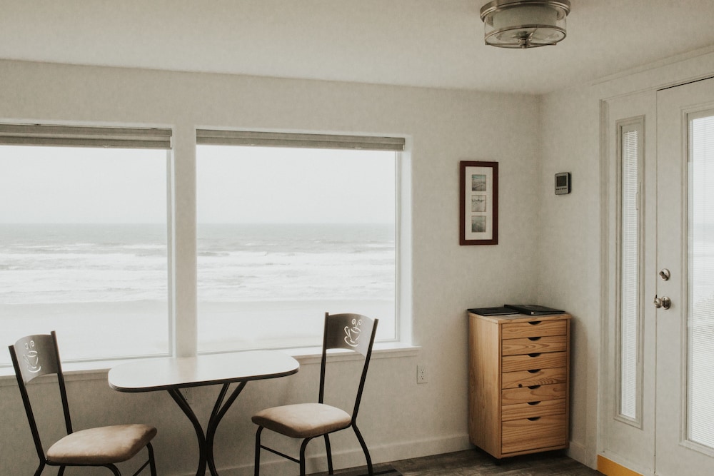 Nye Beach Condos At Pacific Crest 33/50