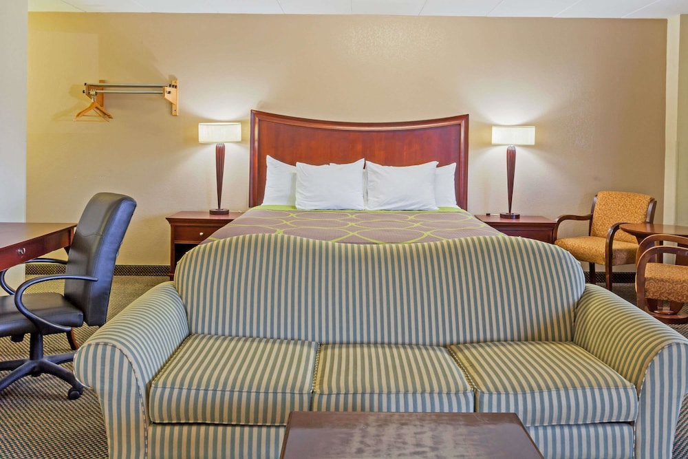 Super 8 By Wyndham Manassas 16/25