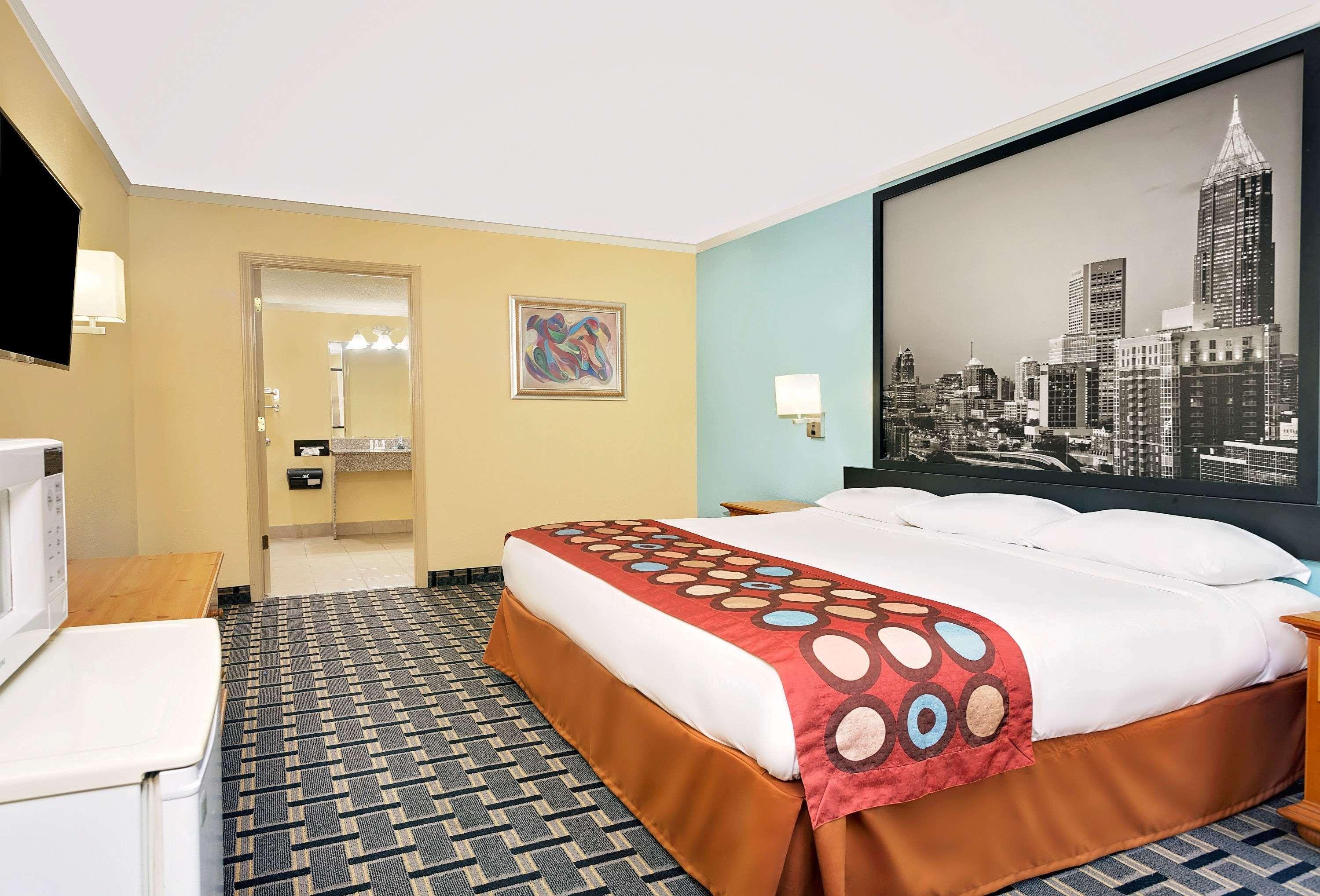 Super 8 by Wyndham Cartersville 6/15