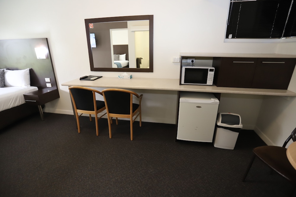 Sleepy Hill Motor Inn 33/50