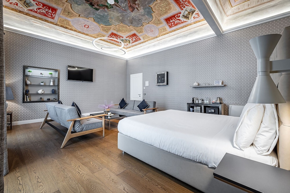 PRESIDENTIAL, STUDIO, SUITE, CITY VIEW, BATHTUB