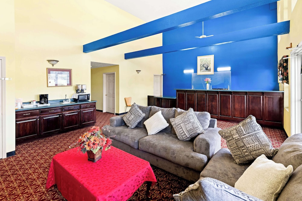 Americas Best Value Inn & Suites Mt. Pleasant 21/28