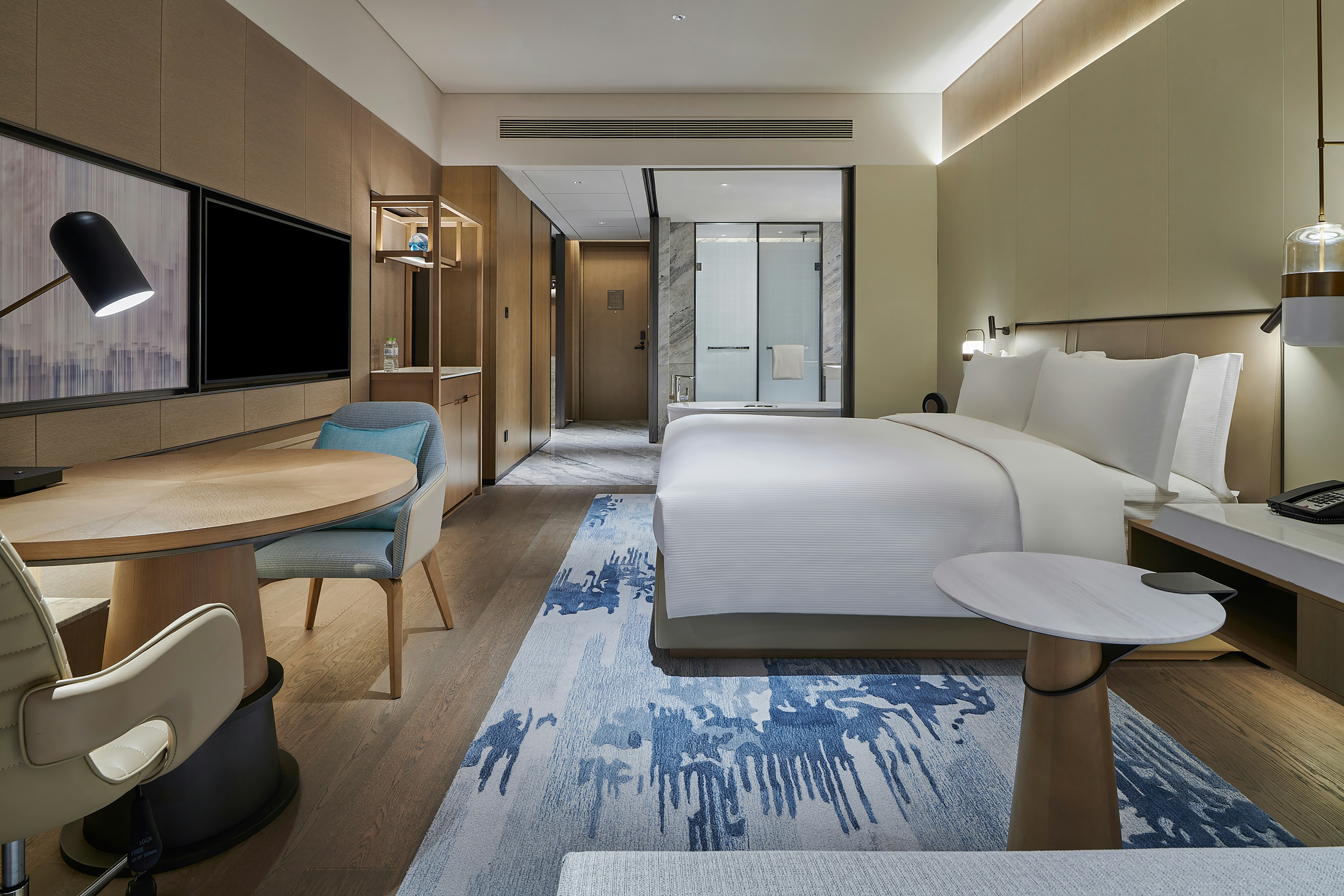 GUEST ROOM, KING BED