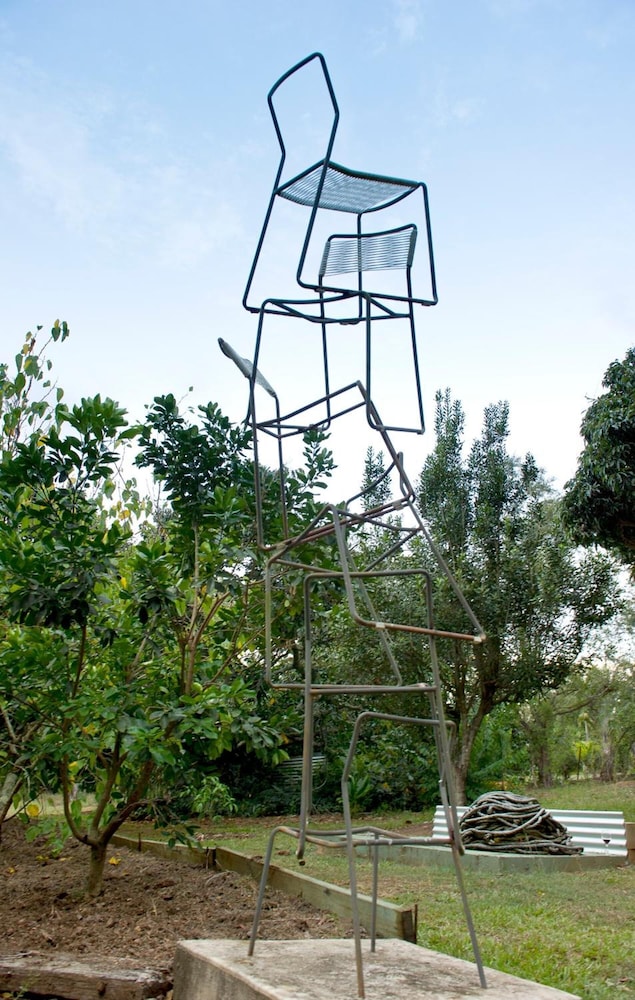 GLASS HOUSE MOUNTAINS ECOLODGE 30/34