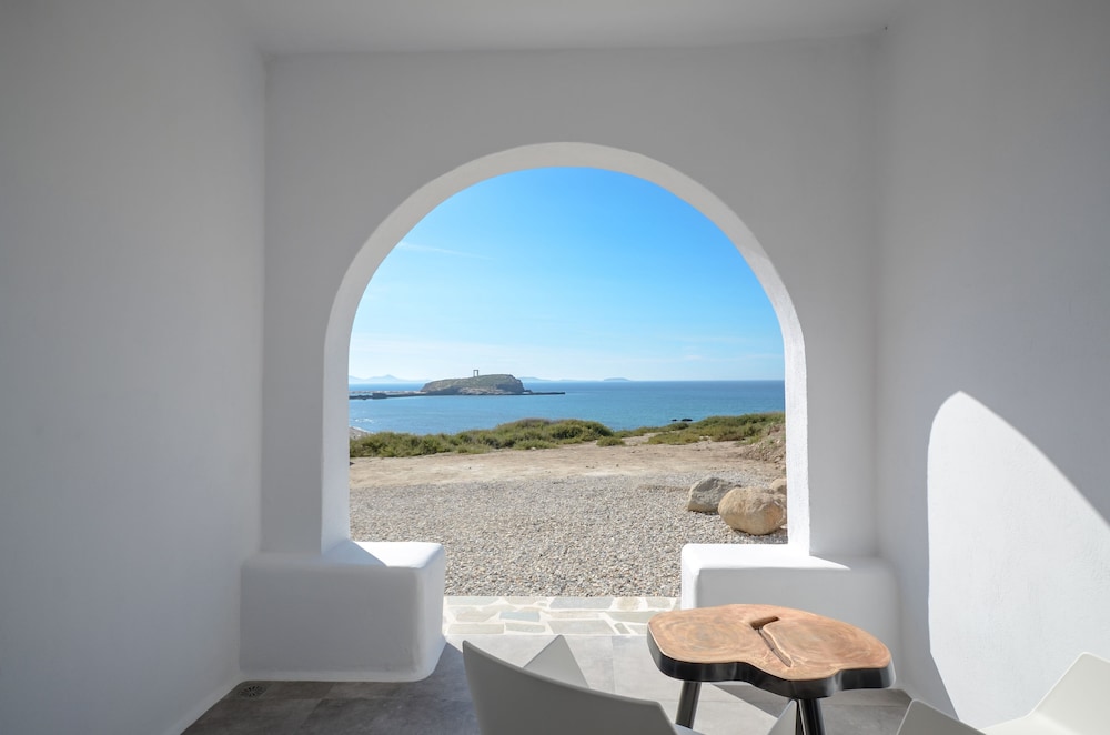 Cyano Suites 13/25