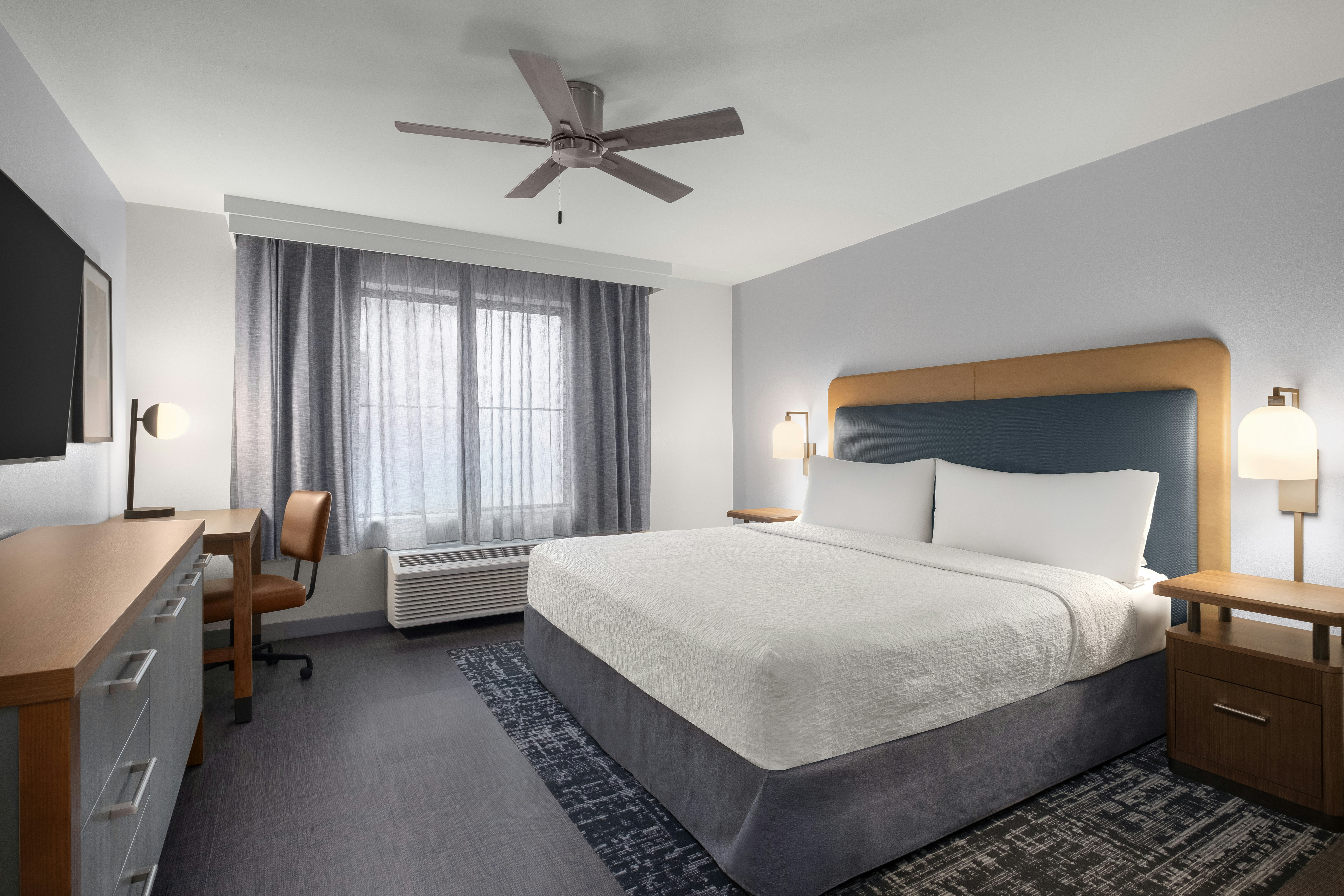 1 BEDROOM, PREMIUM, SUITE, KING BED
