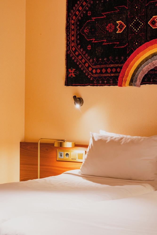Economy, Double Bed, No Window، Hotel Mercier 10/10