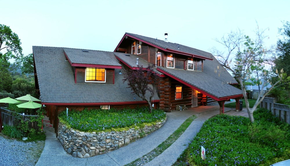 Natures Inn Bed and Breakfast Yosemite 1/50