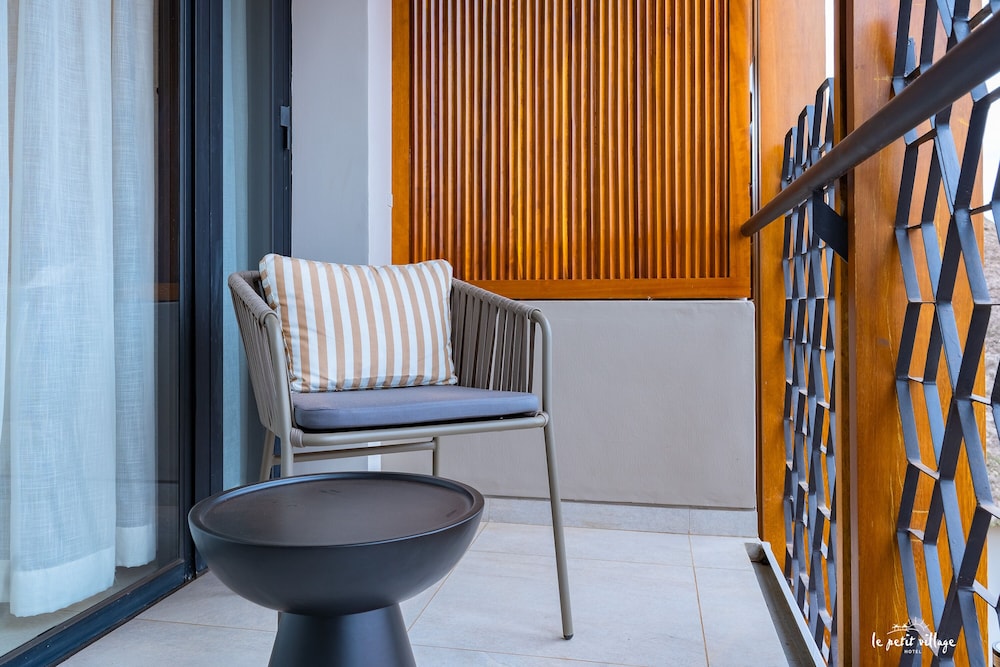 Le Petit Village Hotel 24/50