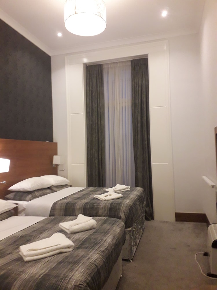 Leisure Inn Hotel 46/56