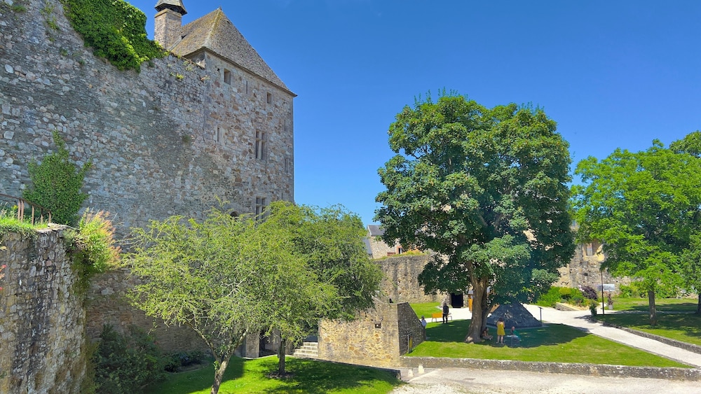 Le Chateau de Bricquebec 24/32