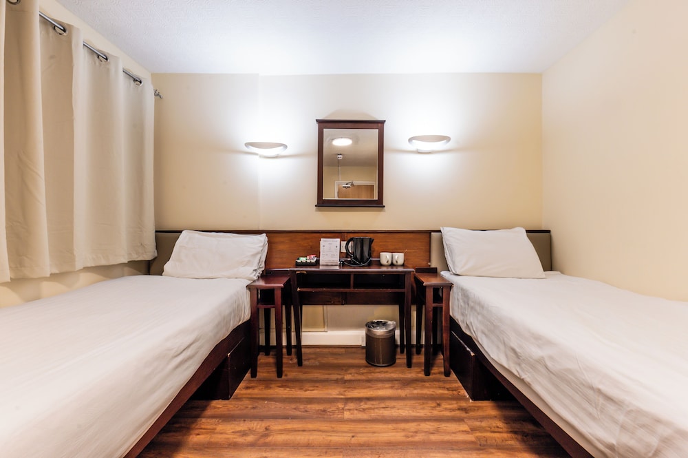 Astoria Hotel 8/42