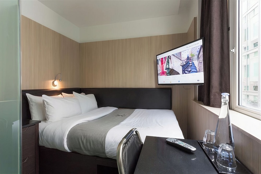 ROOM, DOUBLE BED