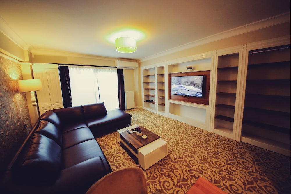 My Suit Residence 38/50