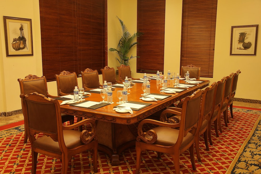 THE LALIT MUMBAI 49/67