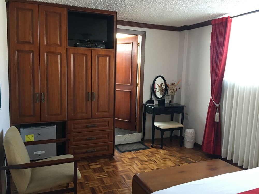 Hostal Mitad Del Mundo 54/69