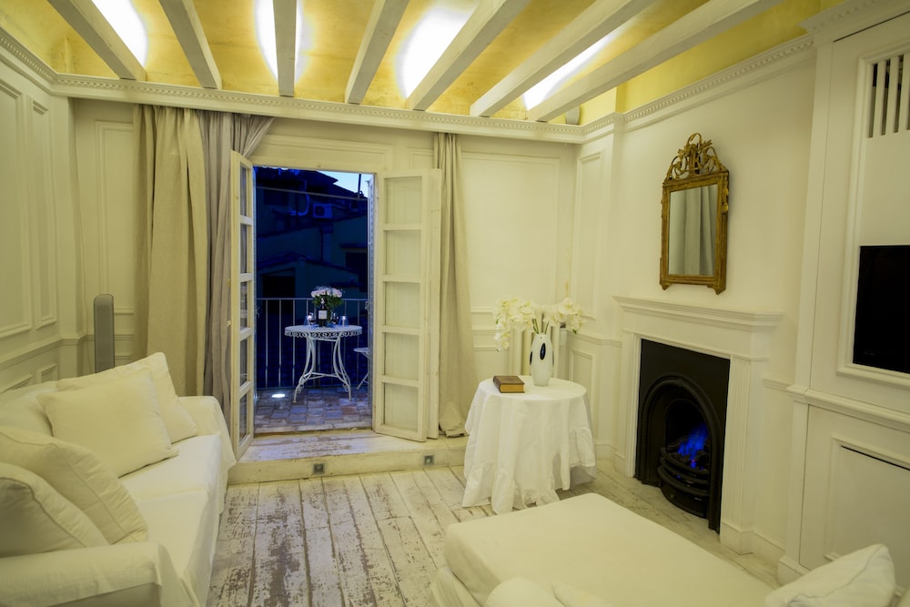 White Home 16/28