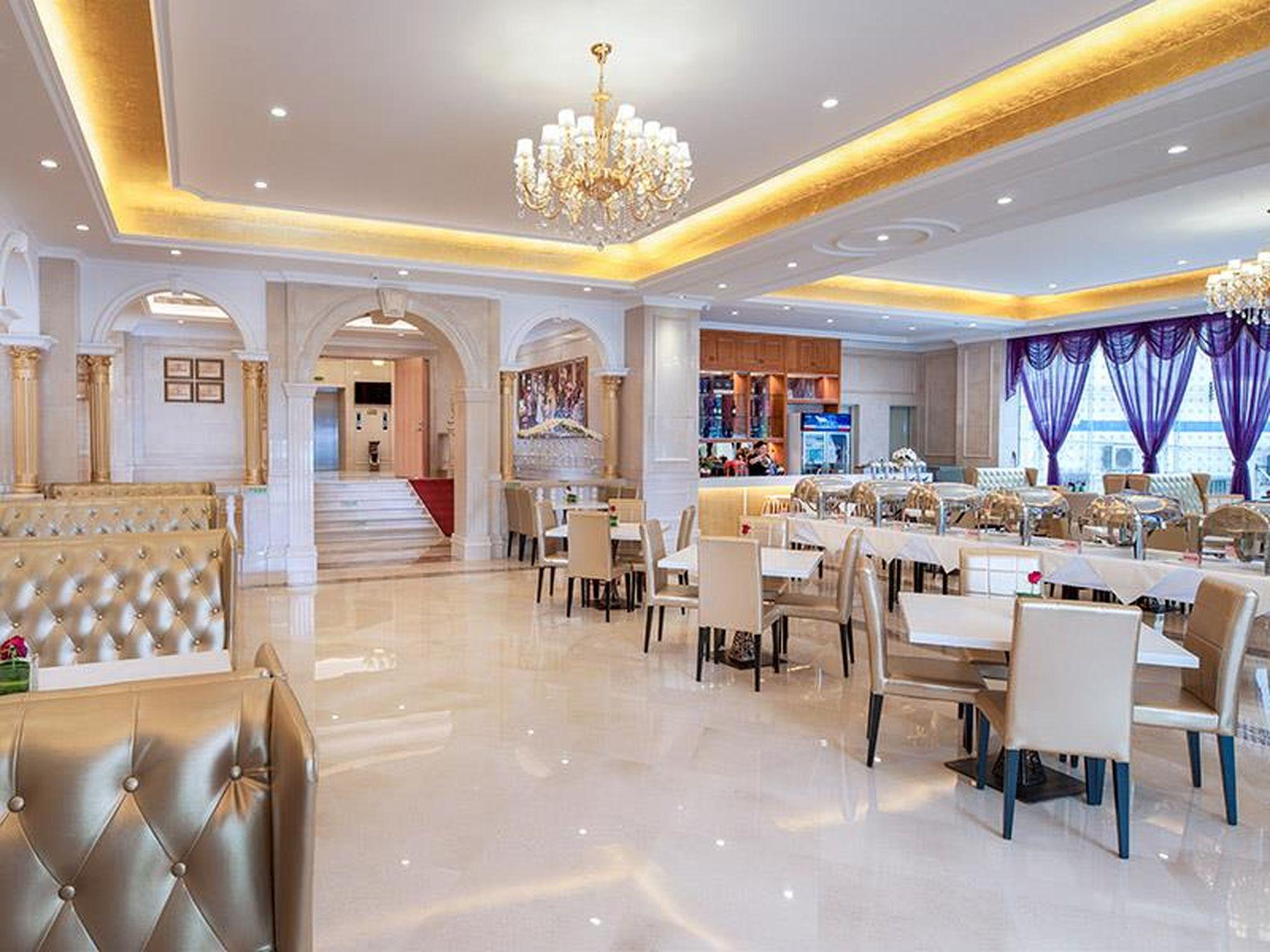 Vienna International Hotel (Shenzhen Longgang Dayun Center) 32/38