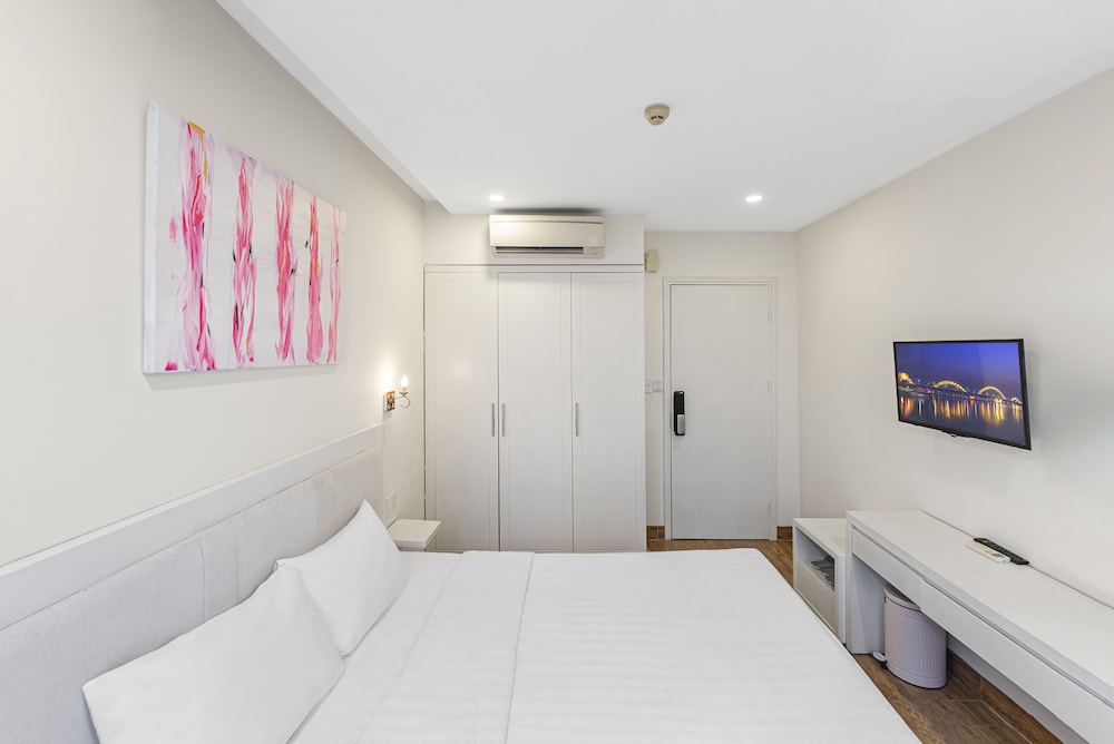 DELUXE, DOUBLE BED, CITY VIEW