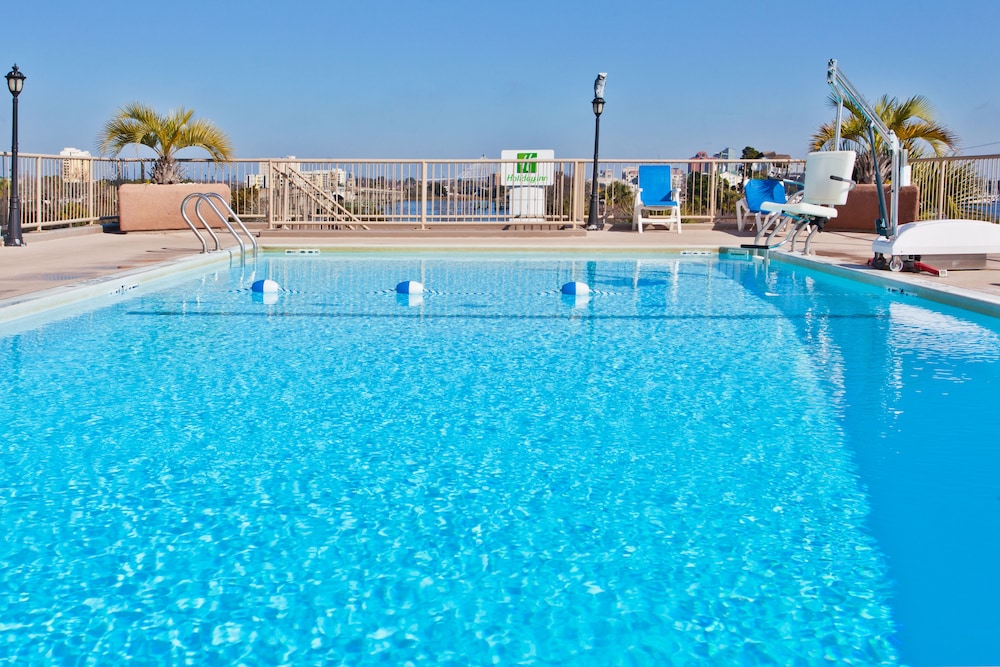Holiday Inn Riverview
